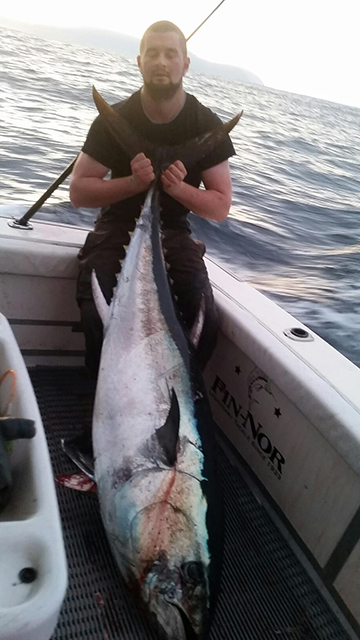 ANGLER: Jack Gard SPECIES: Southern Bluefin Tuna
WEIGHT: 100kg LURE: JB Lures, 6.5" Micro Dingo.