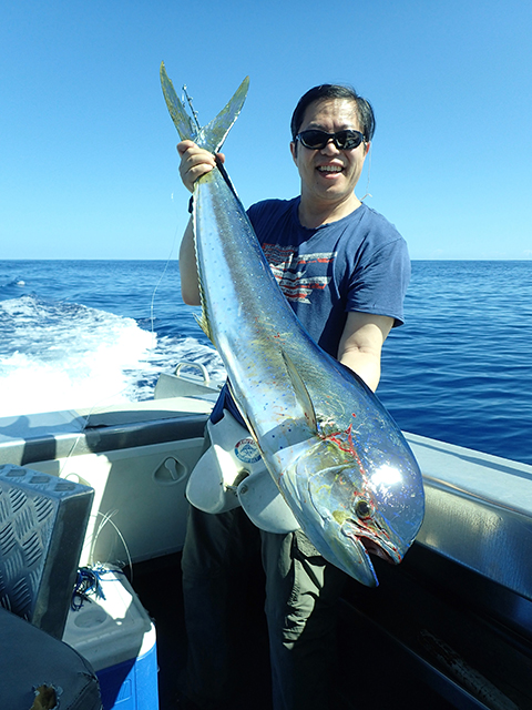 ANGLER: Mark Nan Tie SPECIES: Mahimahi
LENGTH: 112cm LURE: 10" JB Lures Dingo.
